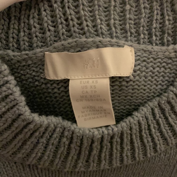 H&M blue knitted crop. XS lightly used, no damages. - Picture 3 of 3